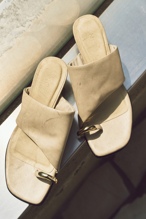 beige