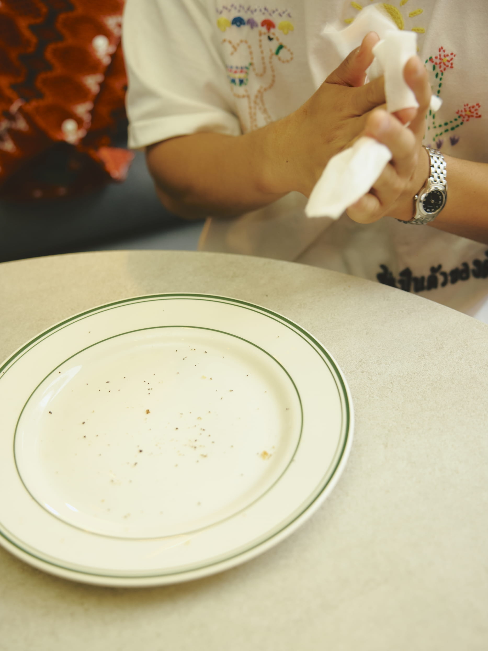 最高のJ.S. バーガーを食べてる写真